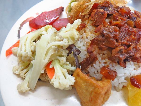 【林口美食】台南担仔麵-香噴噴令人著迷的魯肉飯小吃店