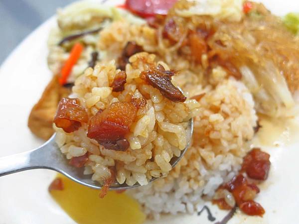 【林口美食】台南担仔麵-香噴噴令人著迷的魯肉飯小吃店