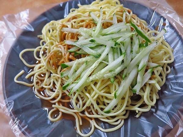 【台北美食】西安街涼麵臭豆腐-大份量又美味的低調美食 【台北美食】西安街涼麵臭豆腐-大份量又美味的低調美食