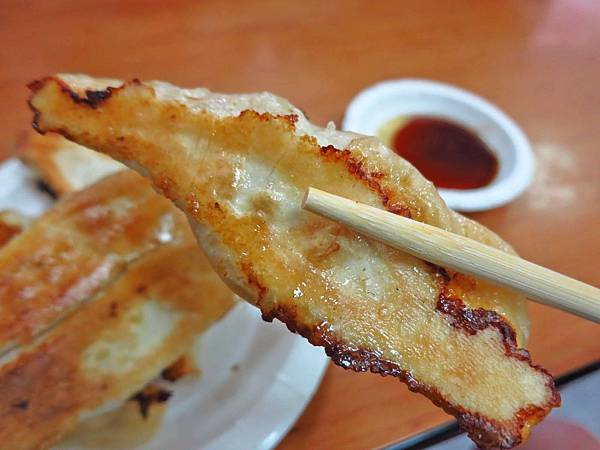 【台北美食】阿財鍋貼水餃專賣店-用餐時間大排長龍的知名店家 【台北美食】阿財鍋貼水餃專賣店-用餐時間大排長龍的知名店家