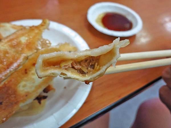 【台北美食】阿財鍋貼水餃專賣店-用餐時間大排長龍的知名店家 【台北美食】阿財鍋貼水餃專賣店-用餐時間大排長龍的知名店家