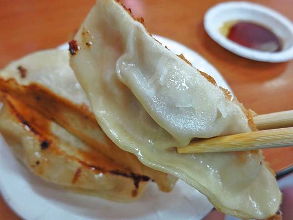 【台北美食】阿財鍋貼水餃專賣店-用餐時間大排長龍的知名店家 【台北美食】阿財鍋貼水餃專賣店-用餐時間大排長龍的知名店家