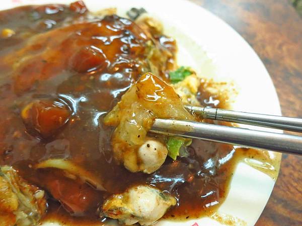 【台北美食】味興炒飯麵粥蚵仔煎小菜-黑胡椒口味的蚵仔煎