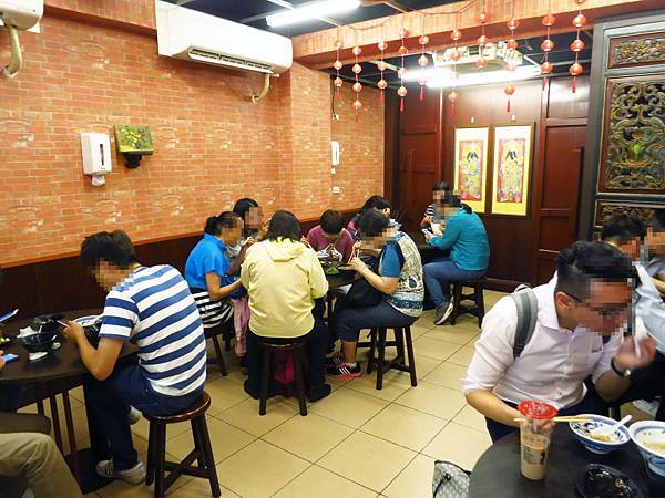 【林口美食】紅門大腸蚵仔麵線-用餐時間必定大爆人潮的小吃店