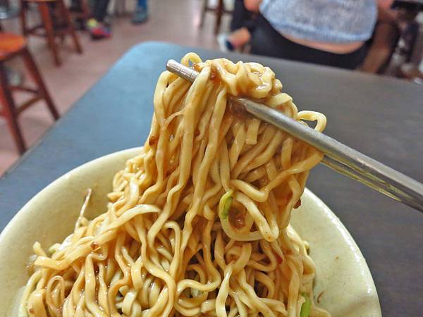 【台北美食】阿仁小吃店-無敵強大，令人回味的豬油乾麵