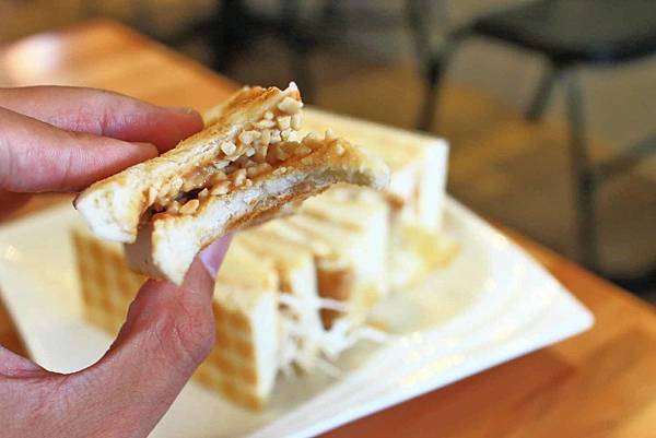 【中和美食】真情樹碳烤吐司-美味又迷人的碳烤三明吐司早午餐店！