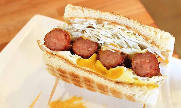 【中和美食】真情樹碳烤吐司-美味又迷人的碳烤三明吐司早午餐店！