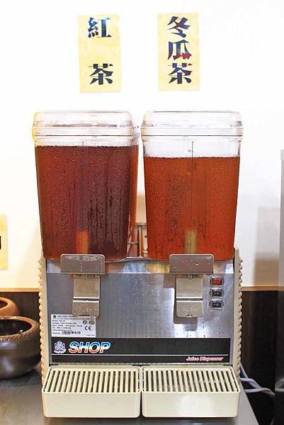 【台北美食】平日用餐時間也座無虛席，滿滿都是人潮的超強店家！顛覆你舊有印象的超強美食店家！三媽臭臭鍋新光店