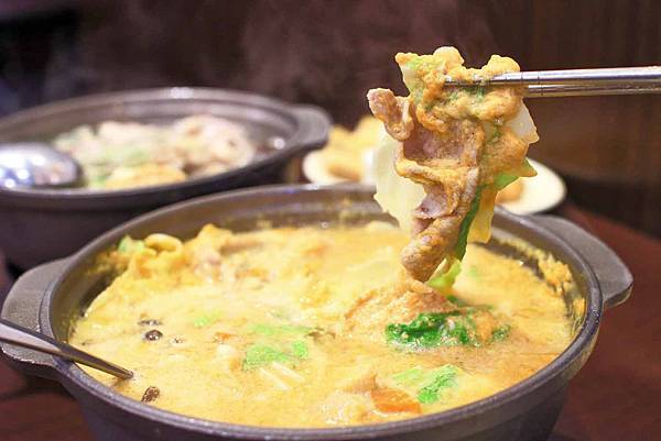 【台北美食】平日用餐時間也座無虛席，滿滿都是人潮的超強店家！顛覆你舊有印象的超強美食店家！三媽臭臭鍋新光店