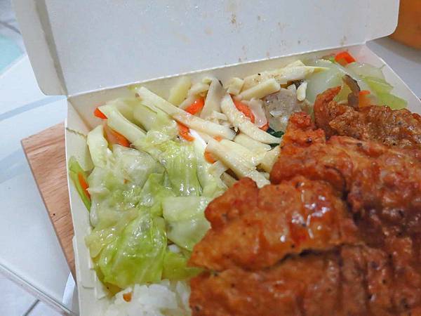 【蘆洲美食】葉家排骨飯-低調的美味排骨飯店