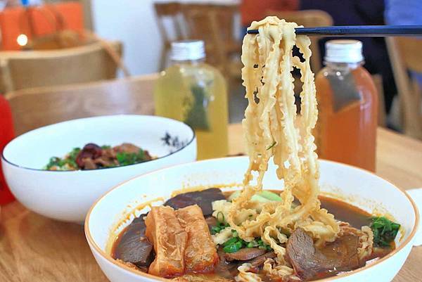 【台北美食】老媽拌麵-關廟麵專門店-從網路宅配開到實體店面的超強文青麵店