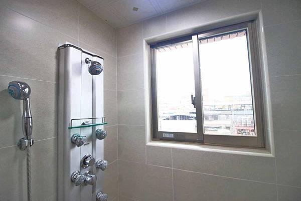 【三重建案】東利八方-台北橋捷運站250米、生活機能便利、巷弄裡的高檔建材捷運宅