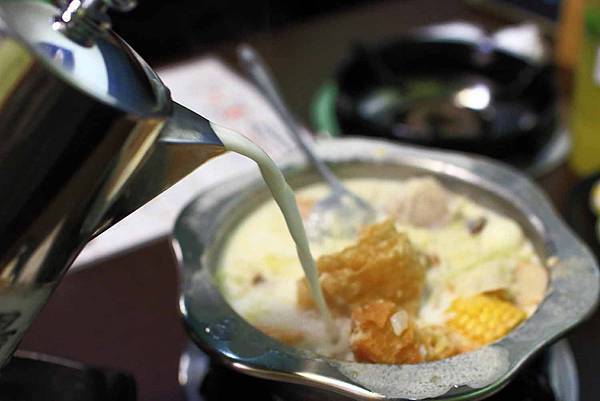 【彰化美食】联亭泡菜鍋-超大份量、用料實在的美味小火鍋