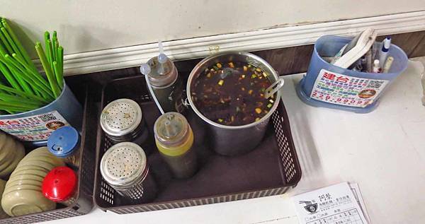 【五股美食】阿榮烏醋乾麵-美味又大碗的烏醋麵與骨肉湯