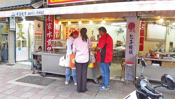 【台北美食】劉家水煎包-經常大排長龍的30年老字號小吃店