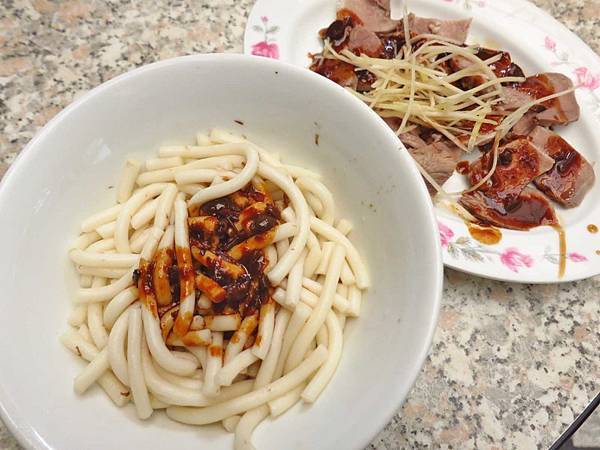 【台北美食】勇伯米苔目-老舊街道裡的50年老字號小吃店 【台北美食】勇伯米苔目-老舊街道裡的50年老字號小吃店