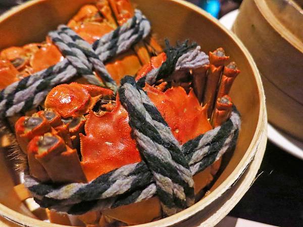 【台北美食】君品雲軒西餐廳-季節限定！大閘蟹無限量吃到飽！