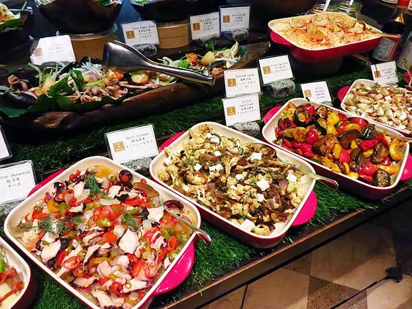 【台北美食】君品雲軒西餐廳-季節限定！大閘蟹無限量吃到飽！