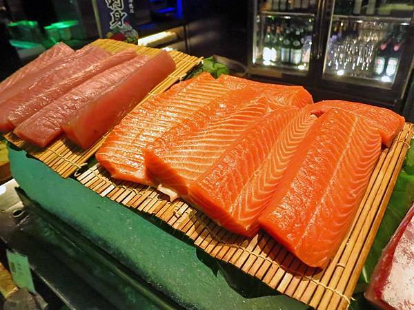 【台北美食】君品雲軒西餐廳-季節限定！大閘蟹無限量吃到飽！