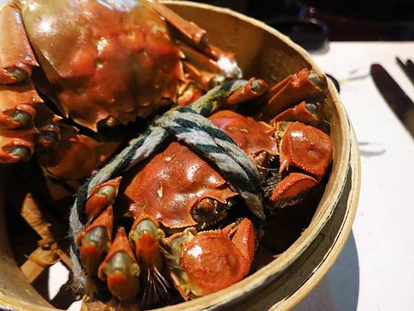 【台北美食】君品雲軒西餐廳-季節限定！大閘蟹無限量吃到飽！