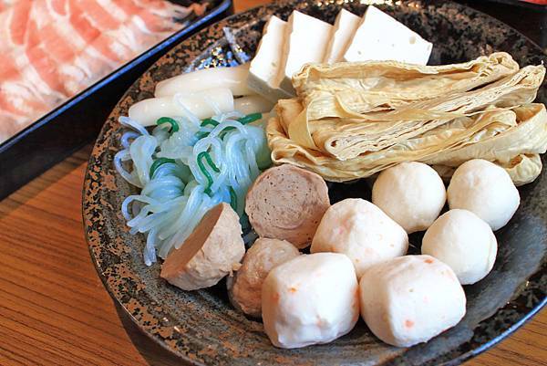 【台北美食】馬太郎鍋物-不到700元和牛無限量火鍋吃到飽