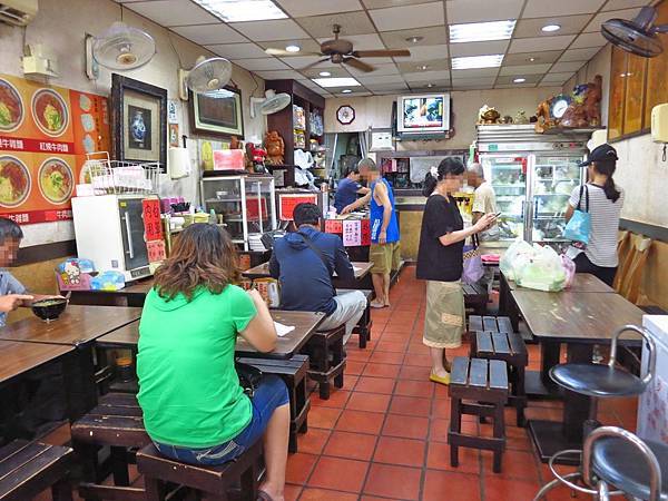 【五股美食】九九麵食館-用餐時間滿滿人潮的美食小吃店