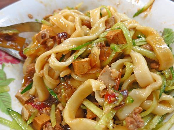 【五股美食】九九麵食館-用餐時間滿滿人潮的美食小吃店