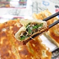 【台北美食】楊家麵食館-比一般還要大二倍的巨無霸鍋貼！