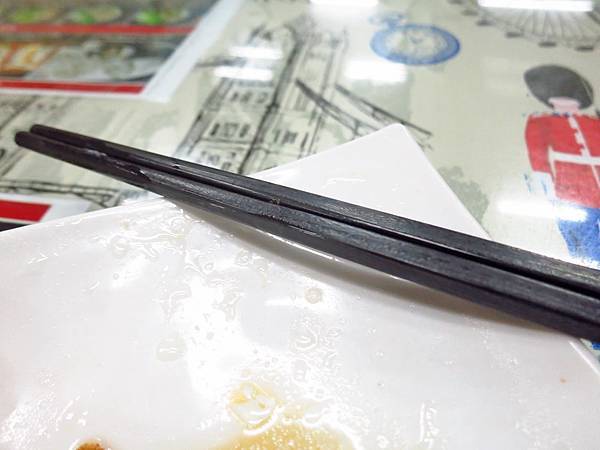 【台北美食】楊家麵食館-比一般還要大二倍的巨無霸鍋貼！