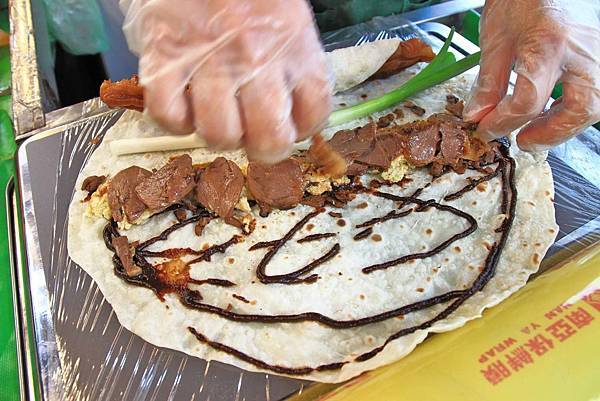 【超過170個攤位！】各式各樣美食、食材讓你逛到腳酸！不論刮風還是下大雨，都能逛街絕佳室內好景點！-汐止秀豐市場