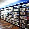 【全台第一座免費玩遙控飛機、機器人的圖書館！】新北市新店青年圖書館-不用花任何一毛錢就可以免費玩搖控飛機、機器人、電競比賽、還有超豪華設備的免費電影，全部一次玩透透！