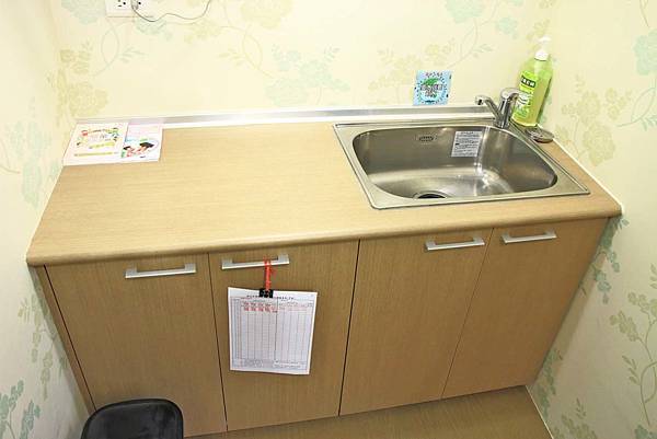 【全台第一座免費玩遙控飛機、機器人的圖書館！】新北市新店青年圖書館-不用花任何一毛錢就可以免費玩搖控飛機、機器人、電競比賽、還有超豪華設備的免費電影，全部一次玩透透！