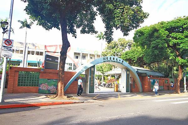 【台北建案】城市莊園-寧靜的巷弄裡，有如莊園一般的花園綠地，豪宅等級的建築工法，交通便利的雙捷運宅