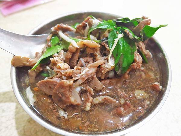 【板橋美食】斜坡羊肉麵-隱藏在巷弄裡滿滿都是配料的超強店家