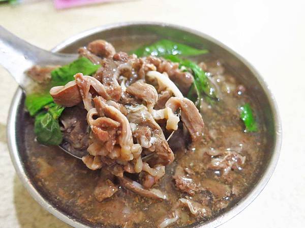 【板橋美食】斜坡羊肉麵-隱藏在巷弄裡滿滿都是配料的超強店家