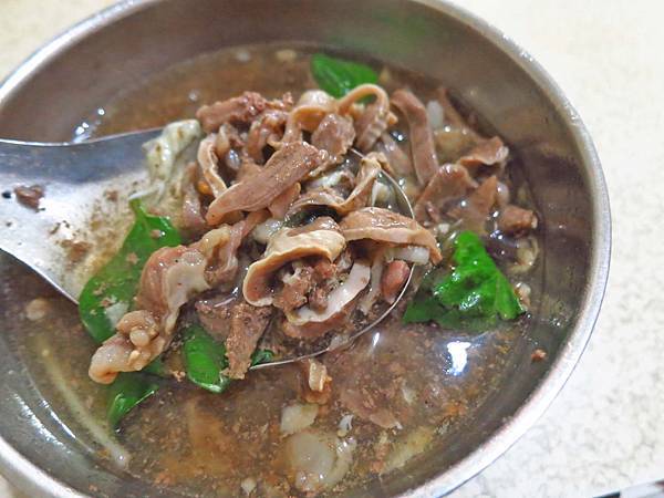 【板橋美食】斜坡羊肉麵-隱藏在巷弄裡滿滿都是配料的超強店家