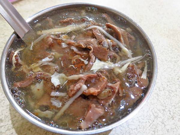 【板橋美食】斜坡羊肉麵-隱藏在巷弄裡滿滿都是配料的超強店家