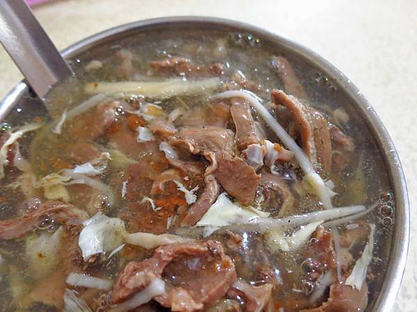 【板橋美食】斜坡羊肉麵-隱藏在巷弄裡滿滿都是配料的超強店家