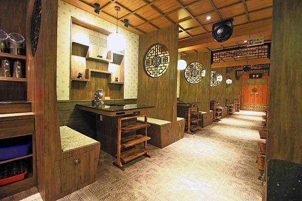 【板橋美食】重慶老火鍋-別的地方吃不到的正統重慶麻辣火鍋精髓美味！九宮格獨特吃法