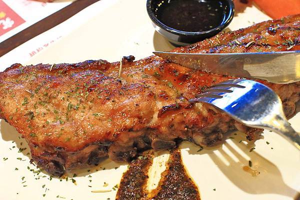 【板橋美食】究極上火焰炙燒牛排-平民的價格卻能吃到高檔餐廳的美味