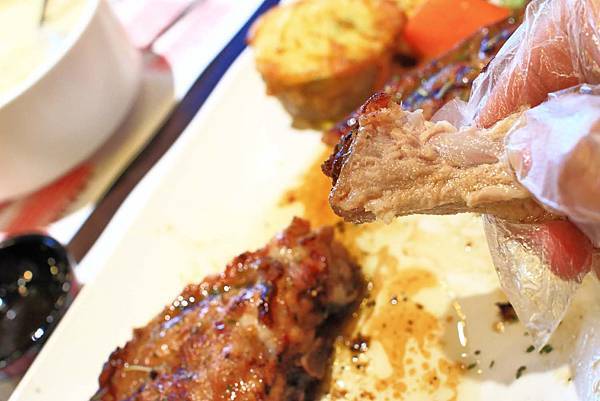 【板橋美食】究極上火焰炙燒牛排-平民的價格卻能吃到高檔餐廳的美味