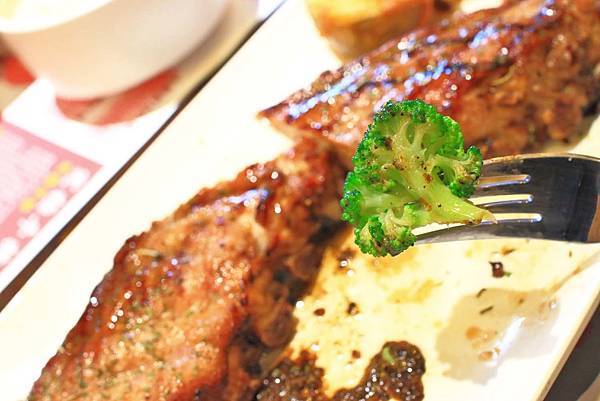 【板橋美食】究極上火焰炙燒牛排-平民的價格卻能吃到高檔餐廳的美味