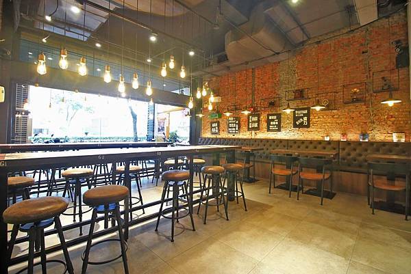 【板橋美食】究極上火焰炙燒牛排-平民的價格卻能吃到高檔餐廳的美味