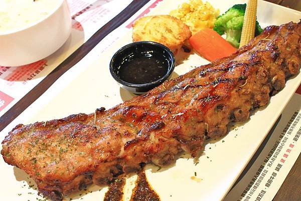 【板橋美食】究極上火焰炙燒牛排-平民的價格卻能吃到高檔餐廳的美味