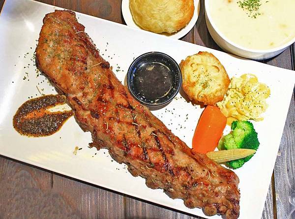 【板橋美食】究極上火焰炙燒牛排-平民的價格卻能吃到高檔餐廳的美味