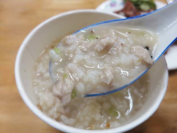【台北美食】三娘香菇肉粥-網路評價極高的美味肉粥店