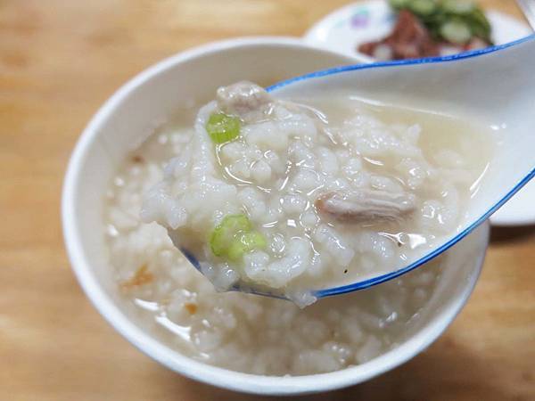 【台北美食】三娘香菇肉粥-網路評價極高的美味肉粥店