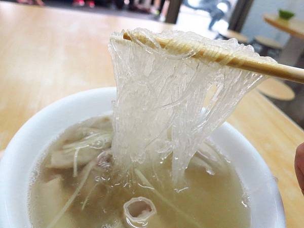 【新莊美食】豬腸冬粉費豬心冬粉-附近居民都推薦的豬腸冬粉