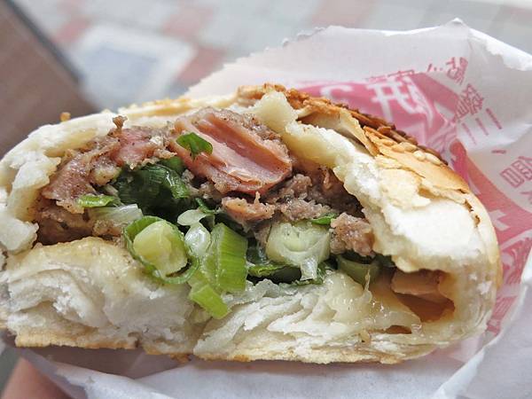 【台北美食】胡椒餅&炭烤地瓜-深受不少附近上班族喜愛的平價美食