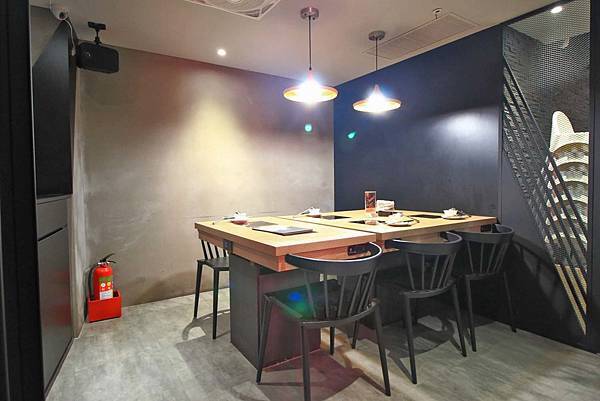 【中和美食】龍石鍋物-全台首創火焰龍蝦石頭爆炒火鍋